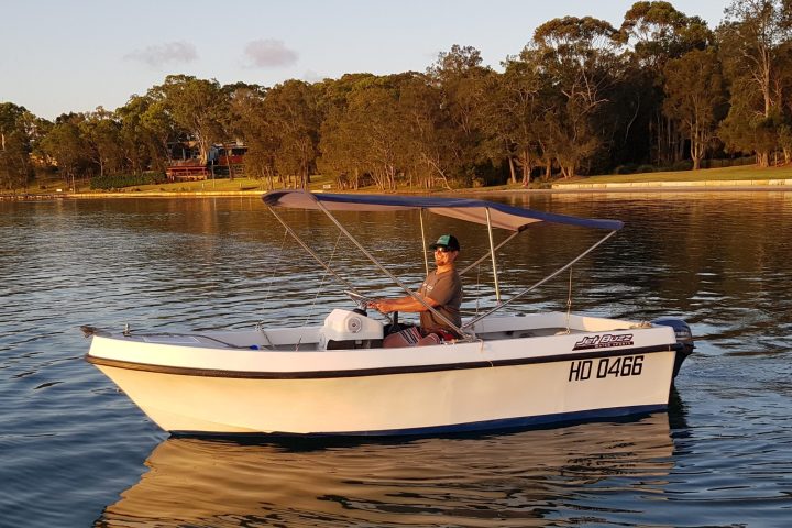 a small boat in a body of water